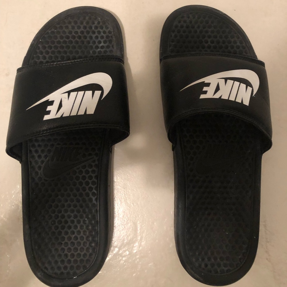 NIKE SLIDES